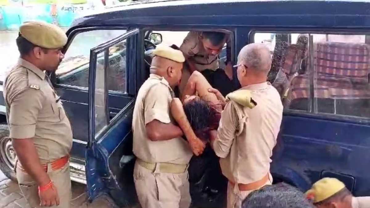 उत्तर प्रदेश में जमीन के विवाद में  हथियार से काटकर 6 लोगों को मार डाला